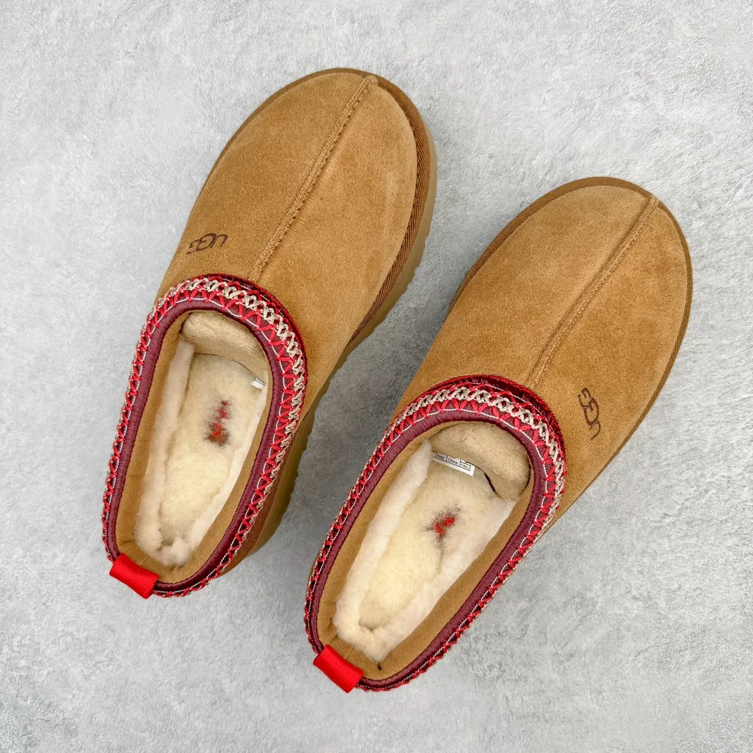 Pick up locally💰520 UGG 2553 ethnic style half-mug autumn and winter sheep fur integrated snow boots. All shoes are made from ZP. Longfeng A-grade Australian imported sheep fur integrated brand OEM production line. Fully follow the ZP process. OEM original pattern maker. Adhering to the principle of no original shoes and no development selection. Pay attention to every detail. The most authentic version on the market TREADLITE "Light Wing" technology outsole. Lightweight/durable/flexible/pile size: 35 36 37 38 39 40 Coding: by2936070